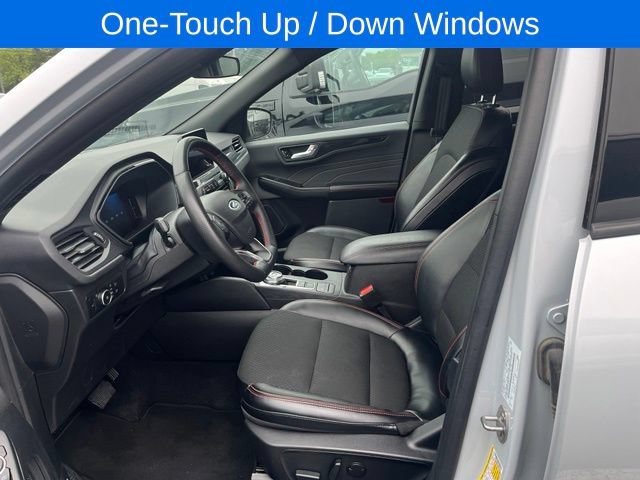 Certified 2025 Ford Escape ST-Line Select AWD/4WD image 7