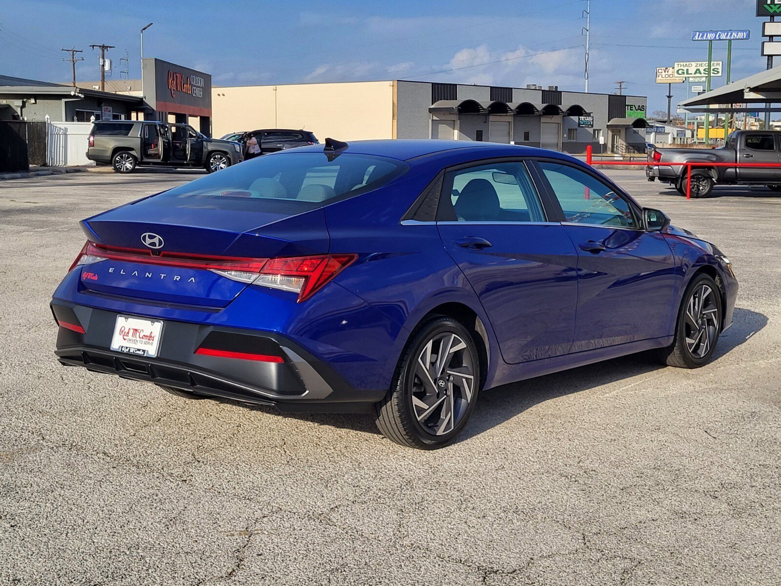 Used 2025 Hyundai Elantra SEL image 4