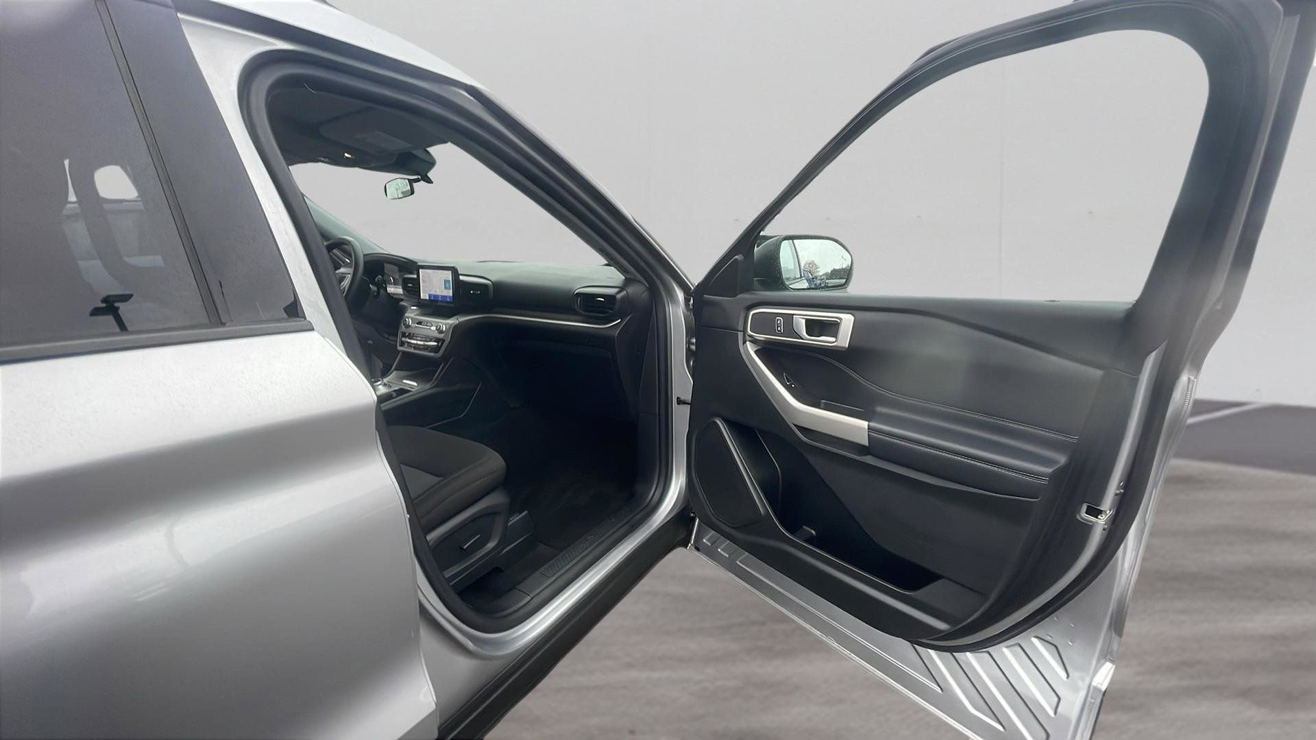 Certified 2023 Ford Explorer XLT image 16