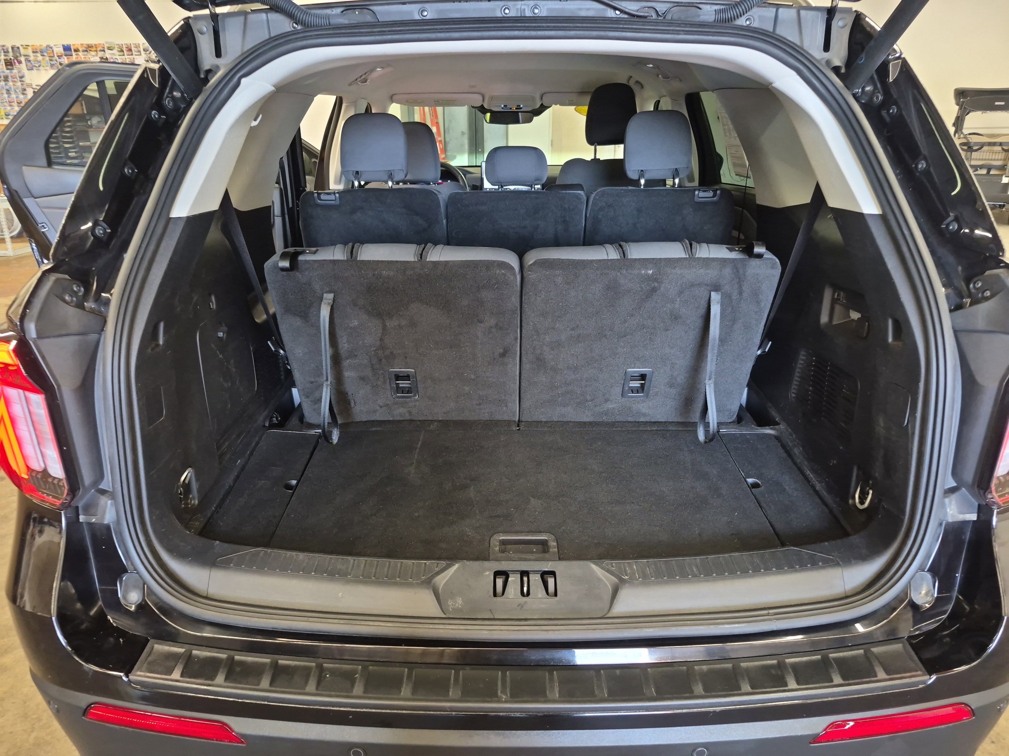 Certified 2025 Ford Explorer Active image 17