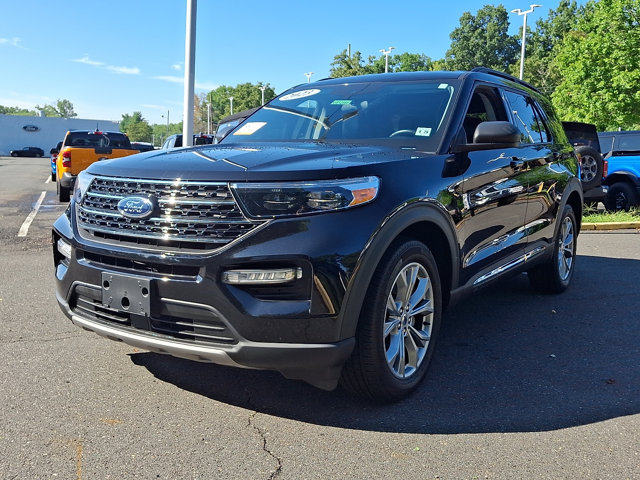 Certified 2023 Ford Explorer XLT w/ Equipment Group 202A AWD/4WD image 4