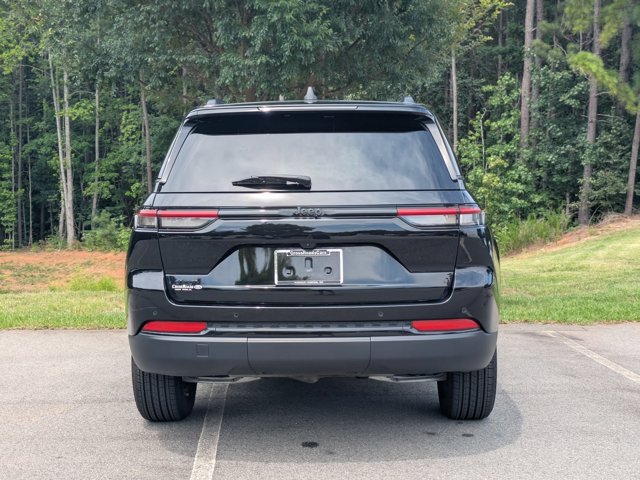 Used 2024 Jeep Grand Cherokee Altitude AWD/4WD image 4