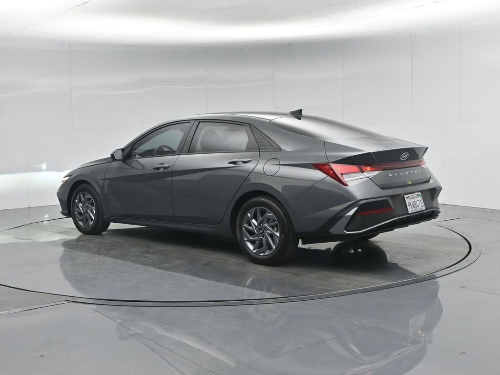 Used 2024 Hyundai Elantra SEL image 9