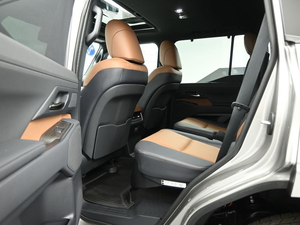 Used 2025 Lexus GX 550 image 44