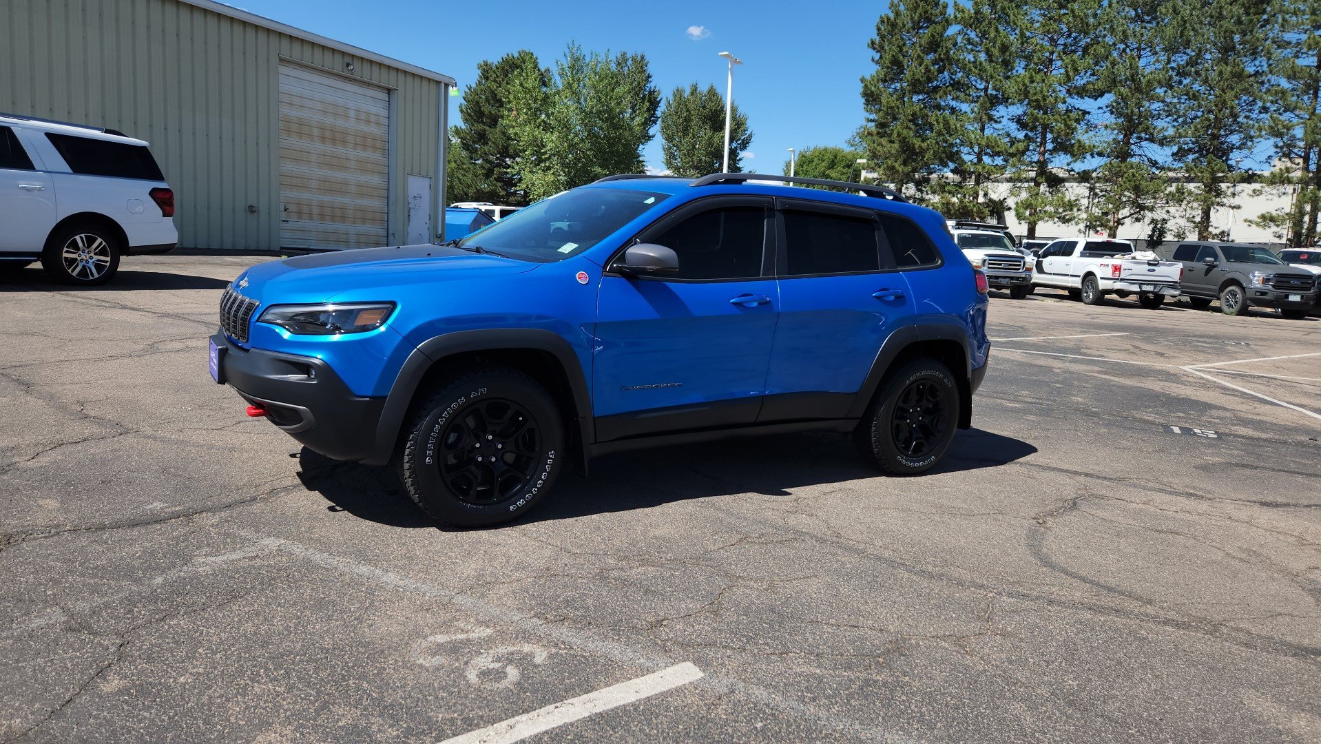Used 2019 Jeep Cherokee Trailhawk AWD/4WD image 4