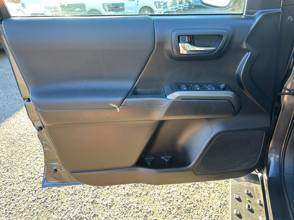 Used 2020 Toyota Tacoma TRD Sport w/ Technology Package AWD/4WD image 13