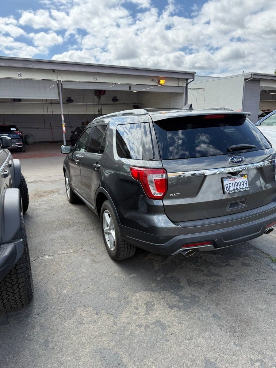 Certified 2018 Ford Explorer XLT FWD image 4