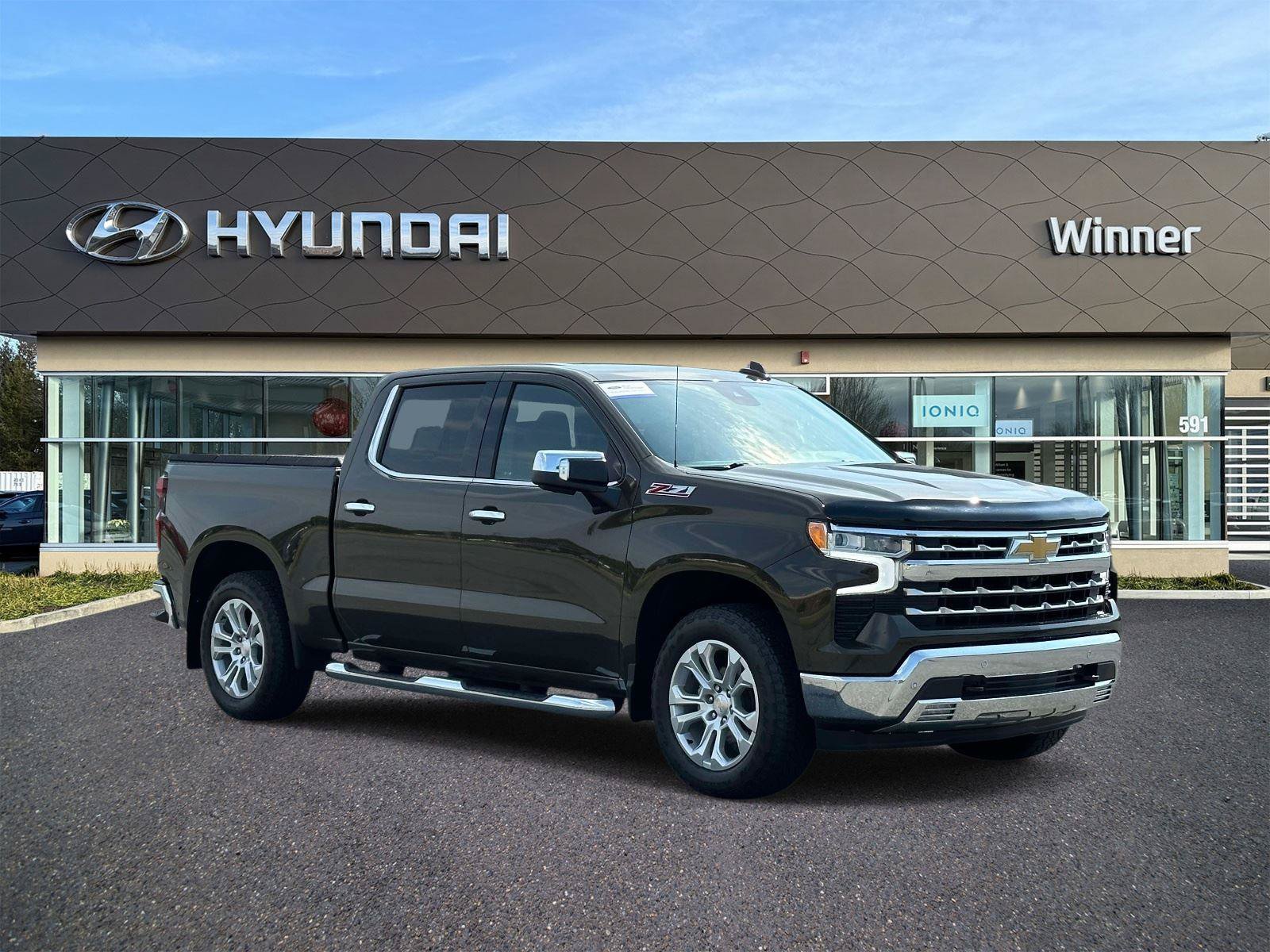 Used 2023 Chevrolet Silverado 1500 LTZ AWD/4WD image 5