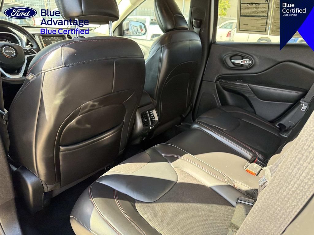 Used 2017 Jeep Cherokee Trailhawk AWD/4WD image 18