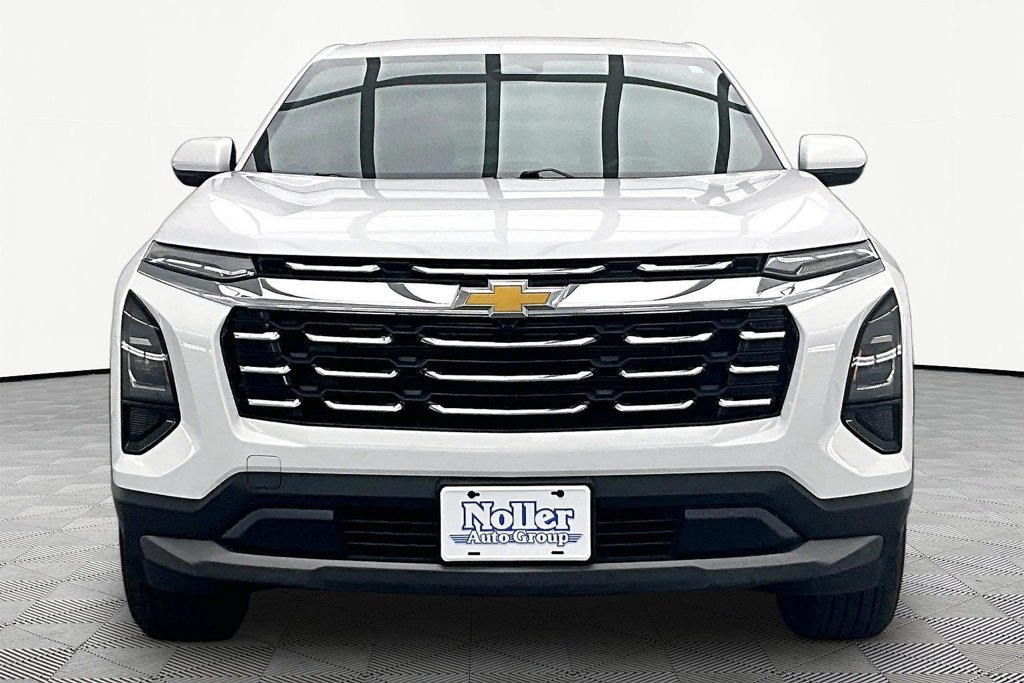 Used 2025 Chevrolet Equinox LT AWD/4WD image 3