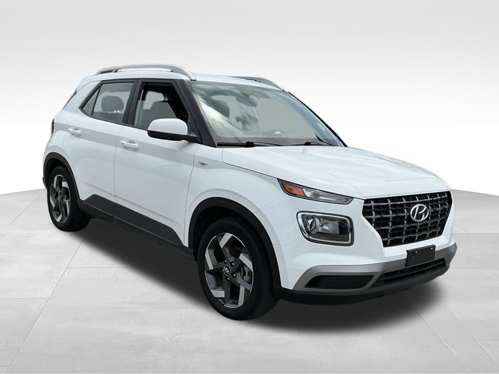 Used 2025 Hyundai Venue SEL FWD image 14