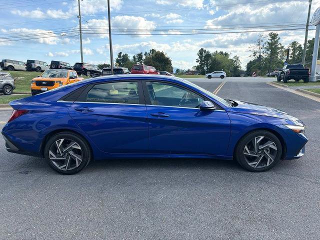 Used 2025 Hyundai Elantra SEL FWD image 6