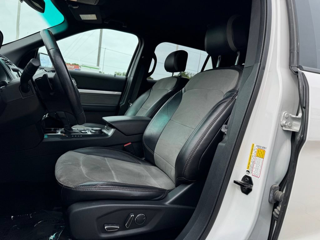 Certified 2017 Ford Explorer XLT w/ Equipment Group 202A AWD/4WD image 4
