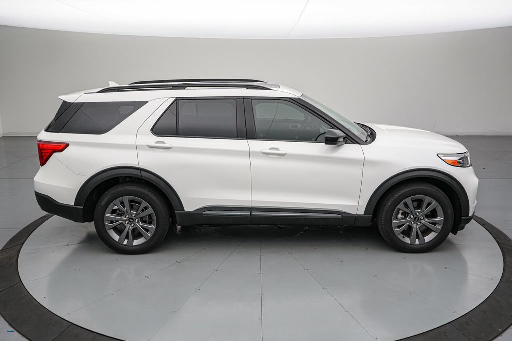 Certified 2023 Ford Explorer XLT w/ Equipment Group 202A AWD/4WD image 3