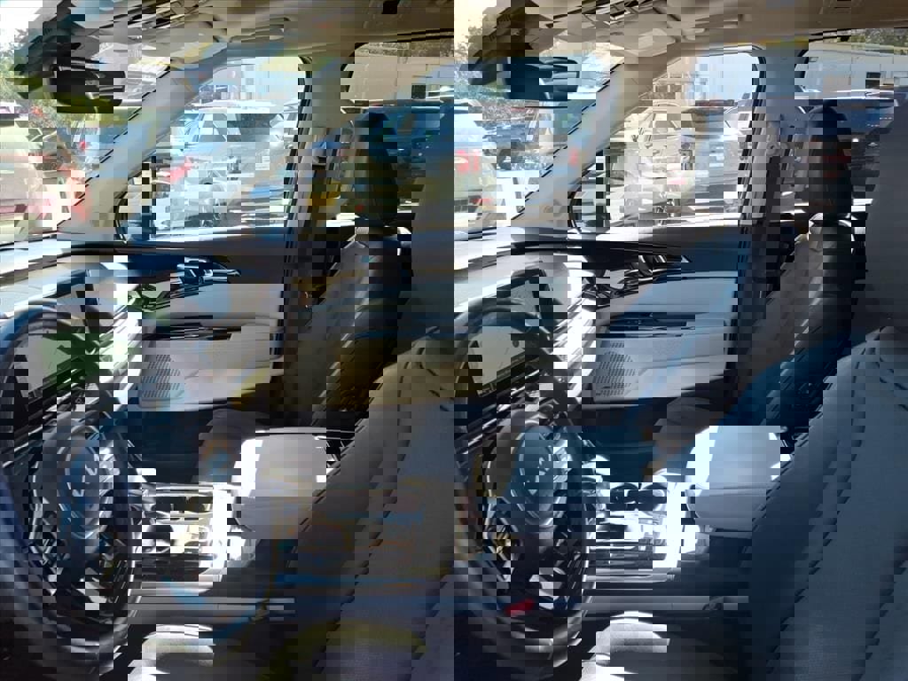 Used 2023 Kia Carnival SX Prestige image 7