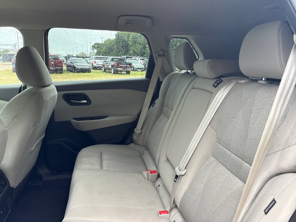 Used 2025 Nissan Rogue SV AWD/4WD image 8