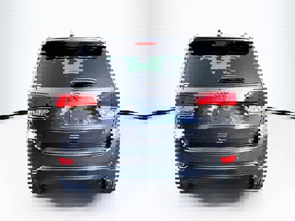 Used 2021 Jeep Grand Cherokee Laredo image 4