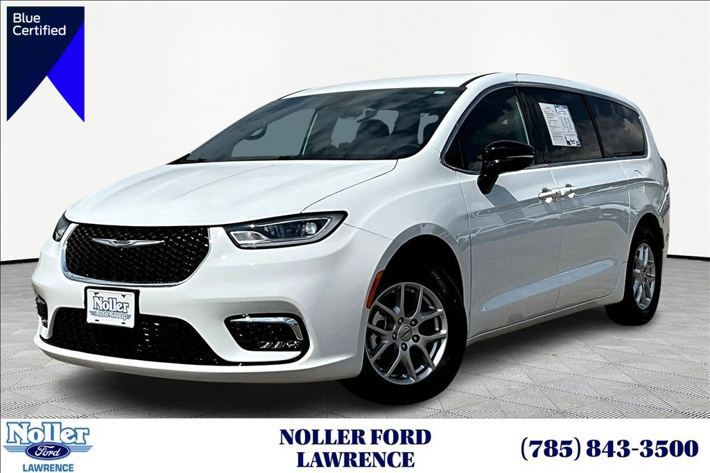 Used 2025 Chrysler Pacifica Select