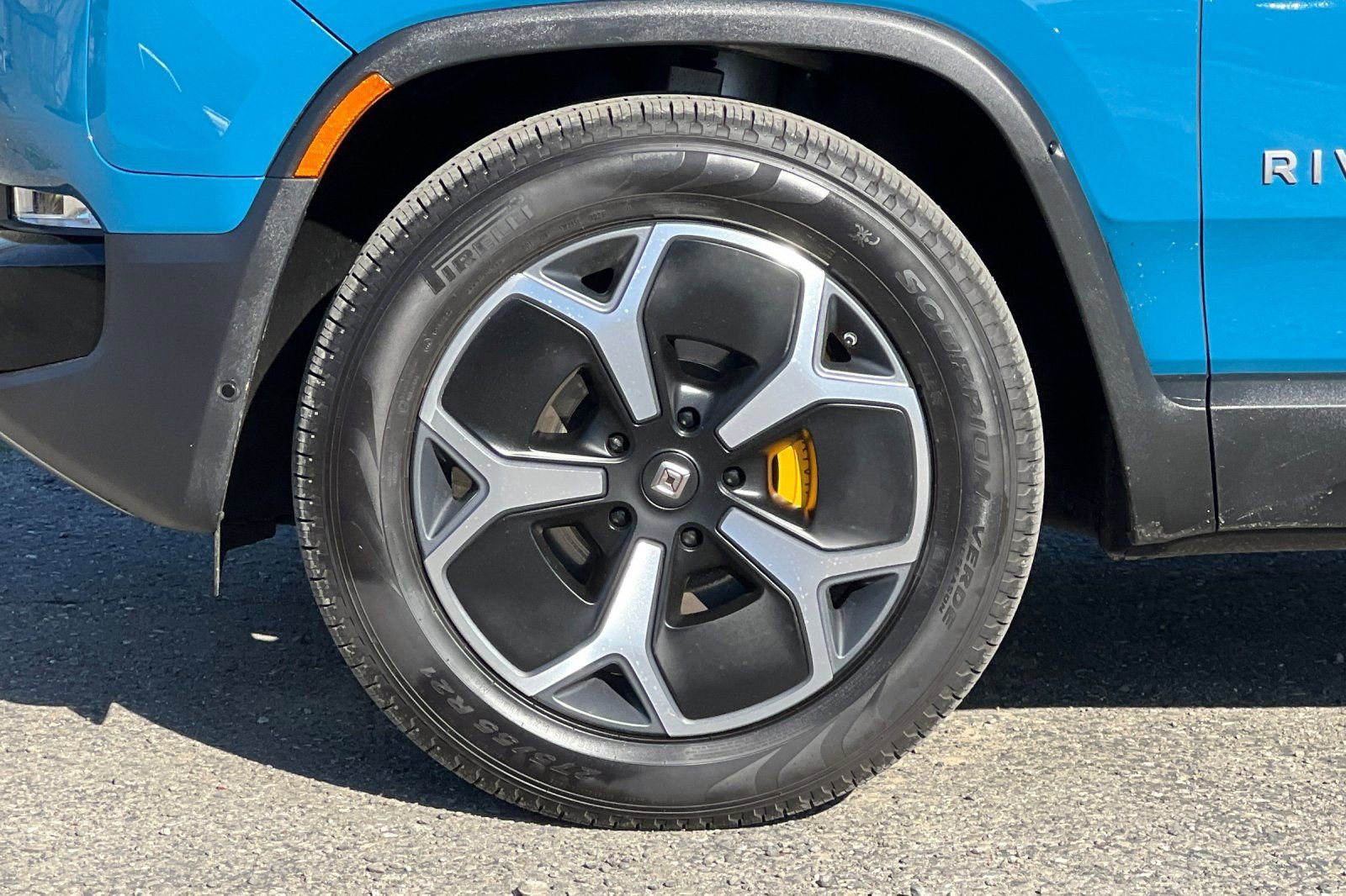 Used 2023 Rivian R1T Adventure image 25