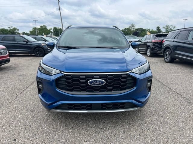 Certified 2023 Ford Escape ST-Line Select w/ Class II Trailer Tow Package AWD/4WD image 2