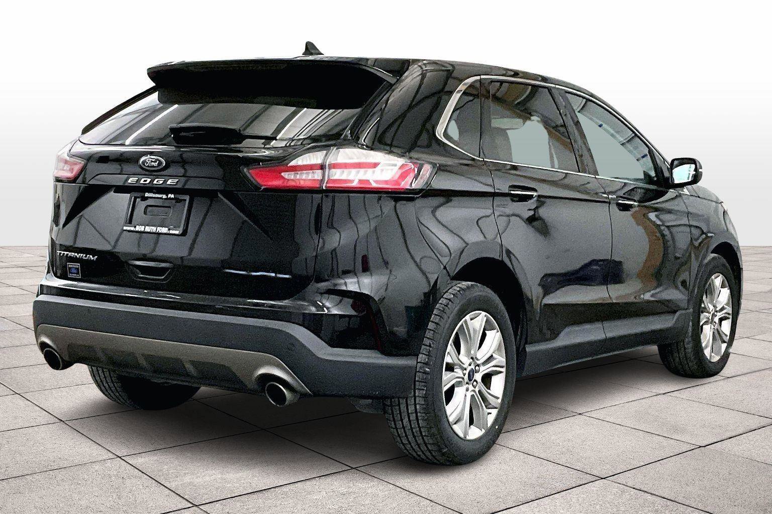 Certified 2021 Ford Edge Titanium image 3