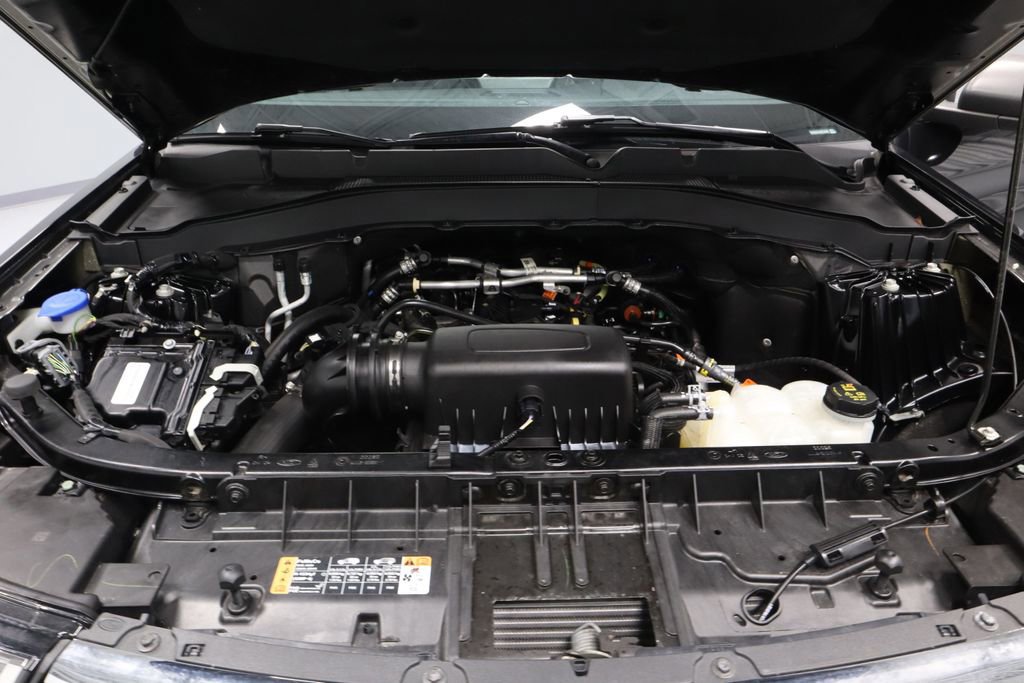 Certified 2022 Ford Explorer XLT w/ Equipment Group 202A image 15