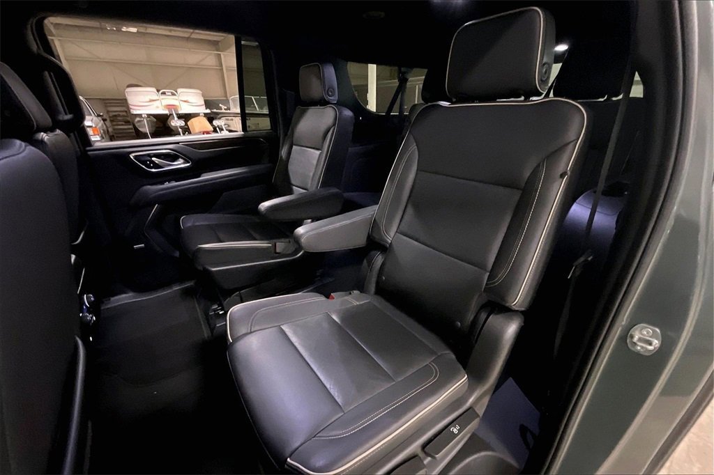 Used 2023 Chevrolet Suburban Premier image 24
