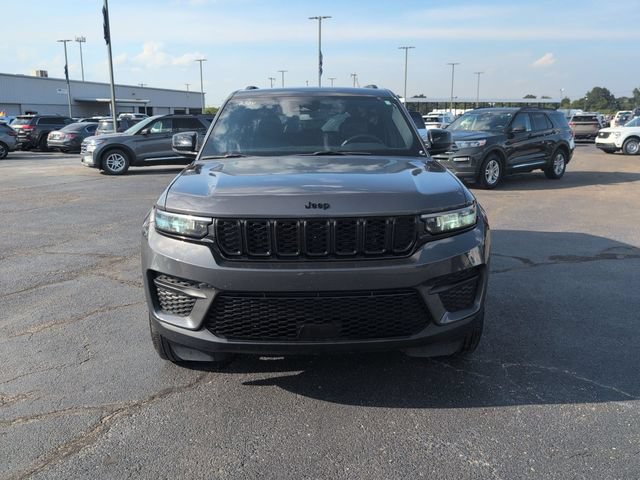 Used 2024 Jeep Grand Cherokee Altitude RWD image 2