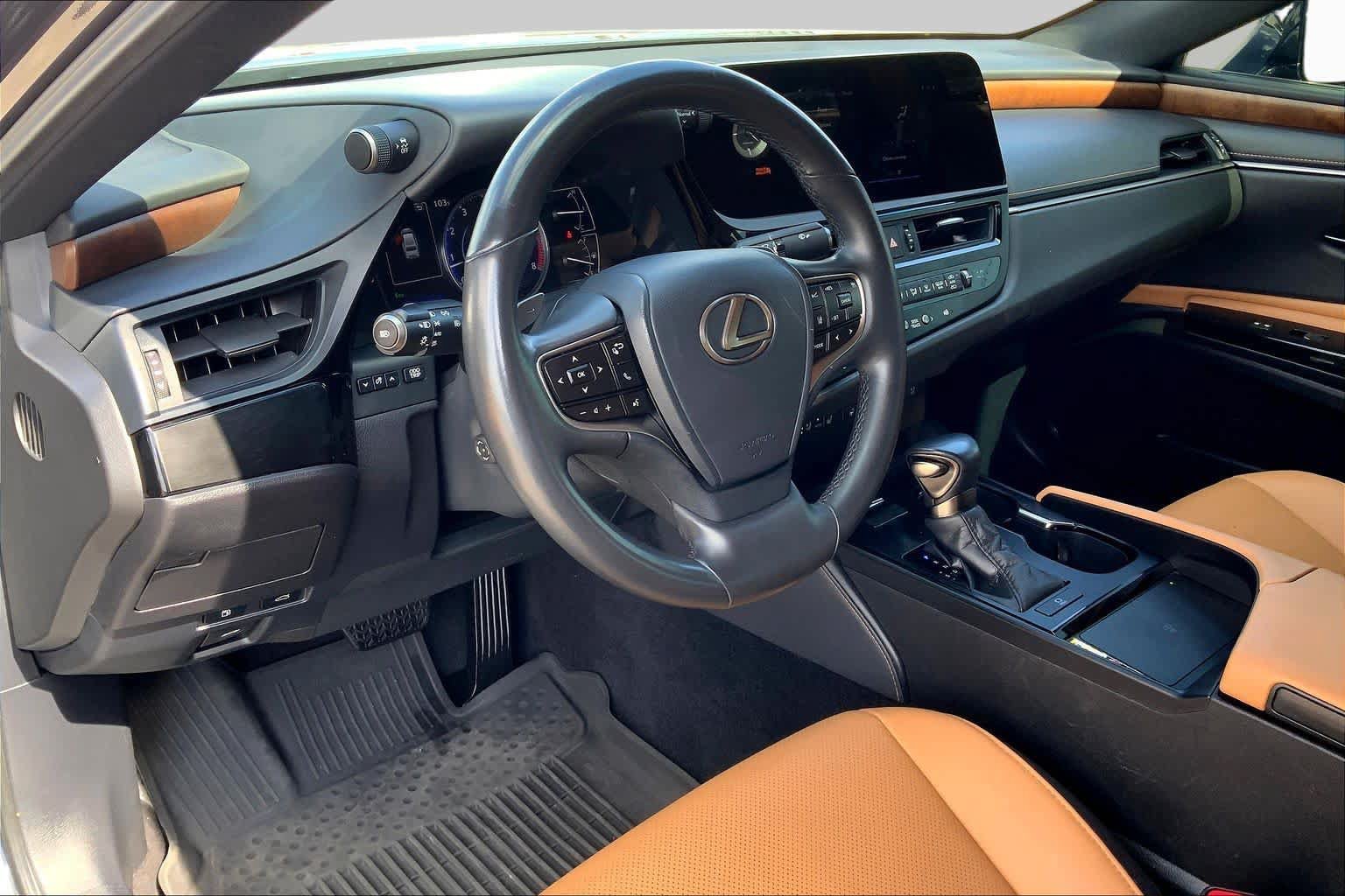 Used 2025 Lexus ES 350 w/ Premium Package FWD image 17