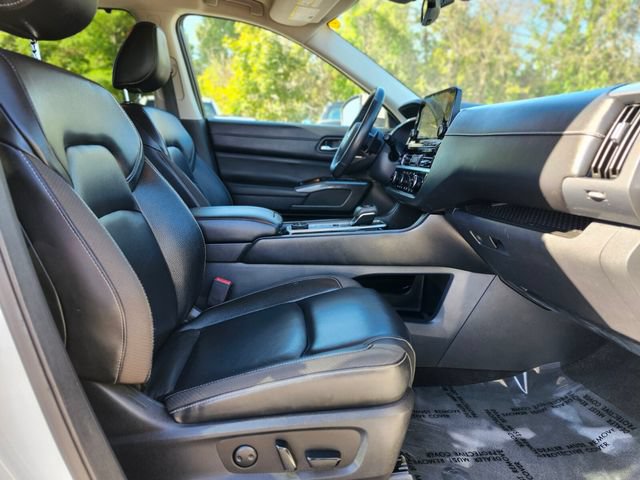 Used 2023 Nissan Pathfinder SL w/ SL Premium Package AWD/4WD image 11