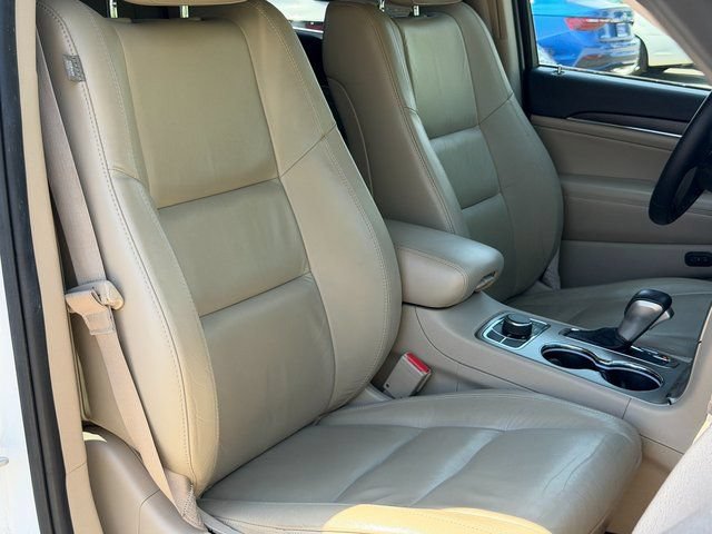 Used 2017 Jeep Grand Cherokee Limited AWD/4WD image 7