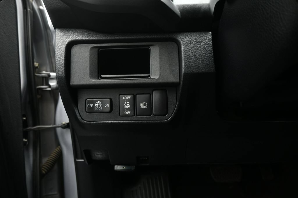 Used 2019 Toyota Tacoma TRD Off-Road w/ Technology Package AWD/4WD image 12