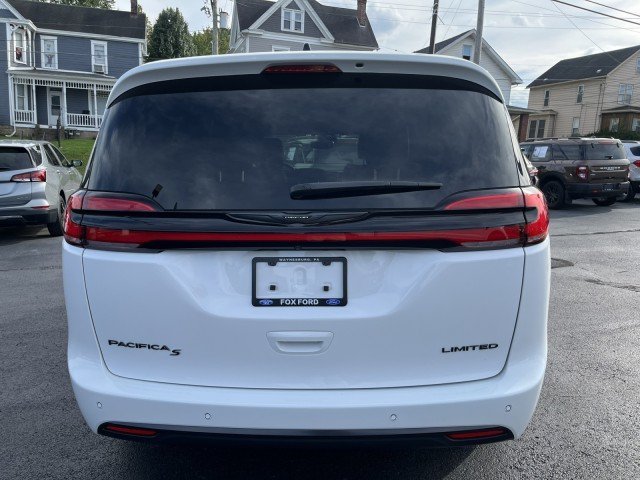 Used 2025 Chrysler Pacifica Limited FWD image 5