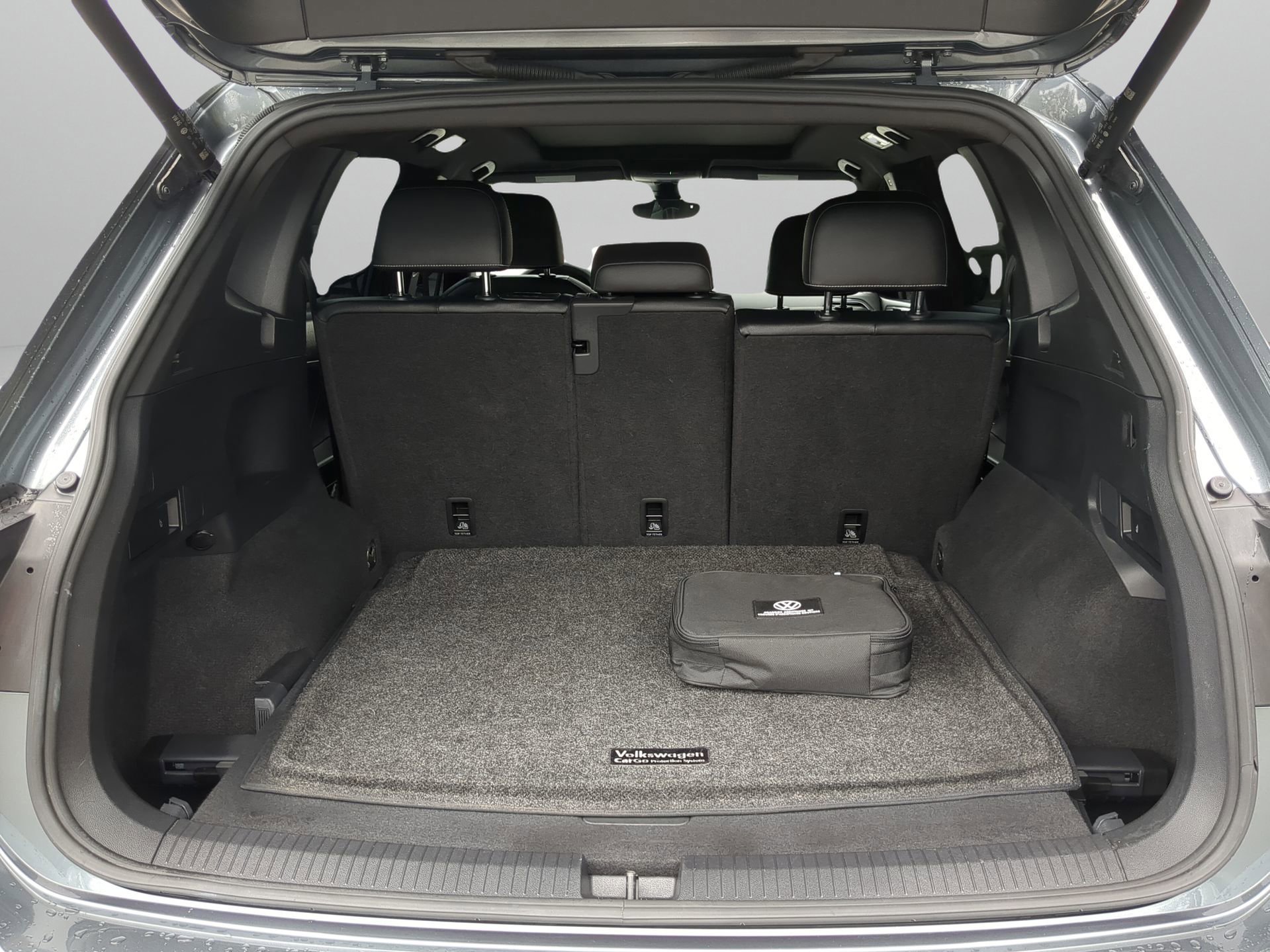 Used 2022 Volkswagen Tiguan SE R-Line image 57