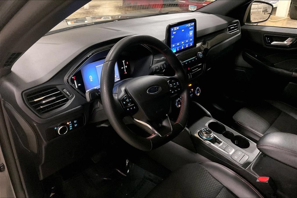 Certified 2025 Ford Escape ST-Line AWD/4WD image 13