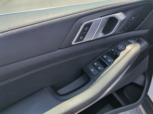 Used 2022 BMW X5 xDrive40i w/ Parking Assistance Package AWD/4WD image 14