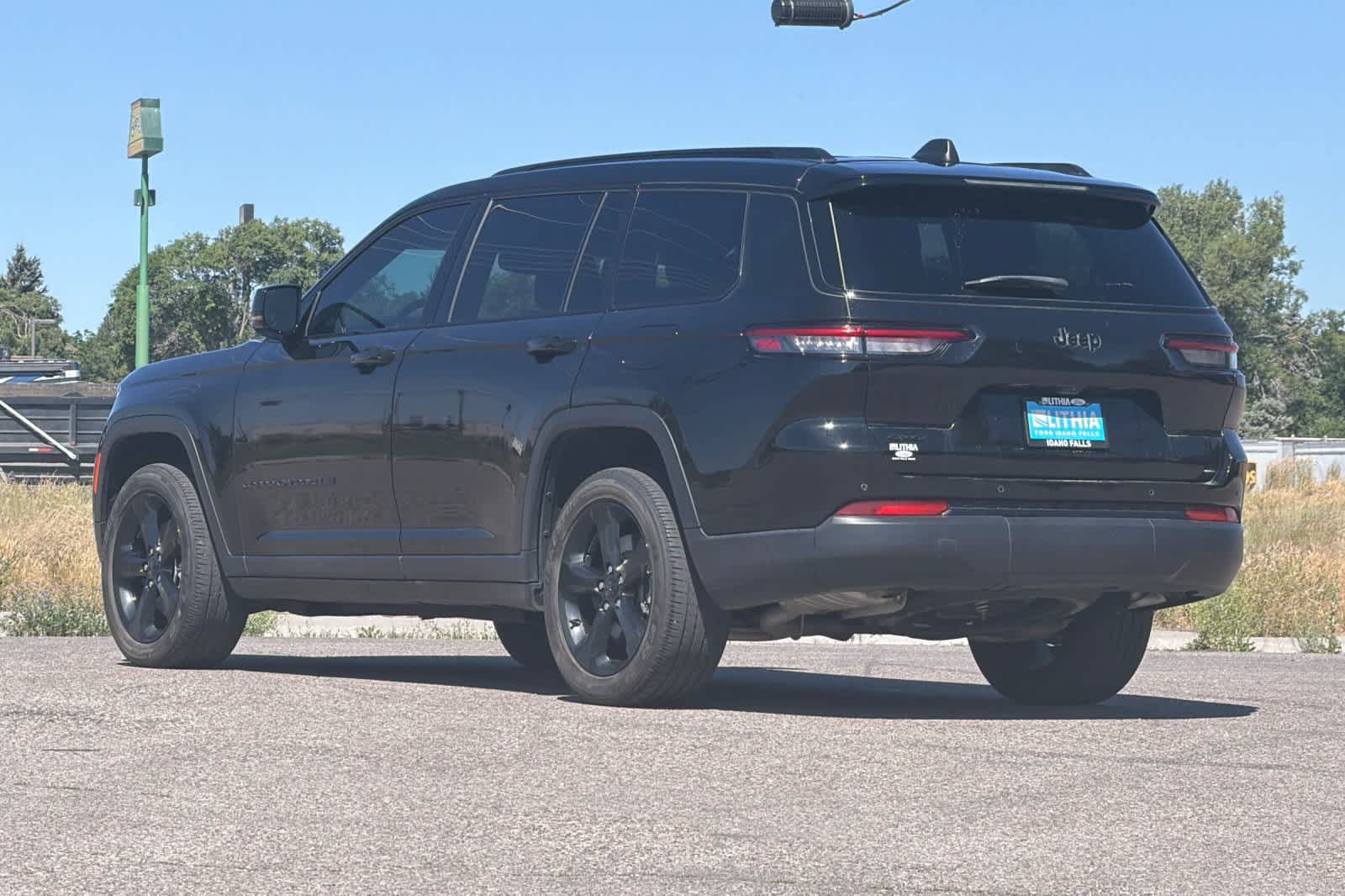 Used 2024 Jeep Grand Cherokee L Altitude AWD/4WD image 6