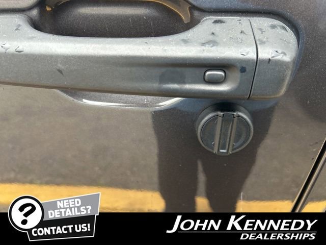 Used 2019 Jeep Wrangler Unlimited Sahara AWD/4WD image 17