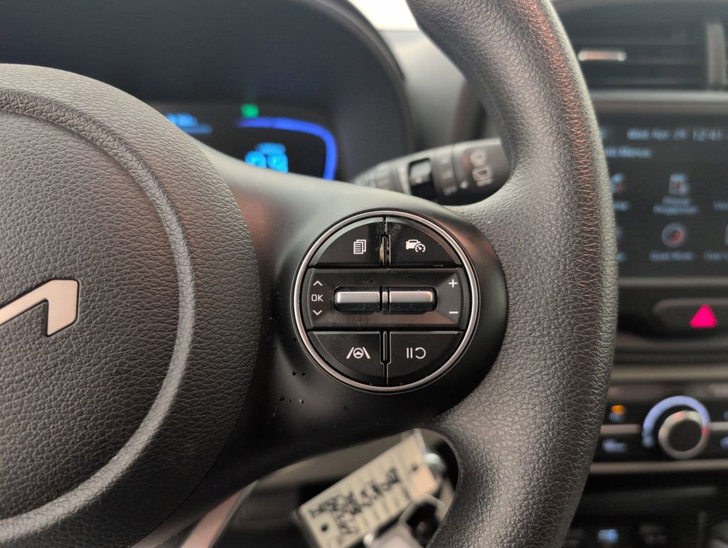 Used 2025 Kia Soul LX w/ LX Technology Package FWD image 36