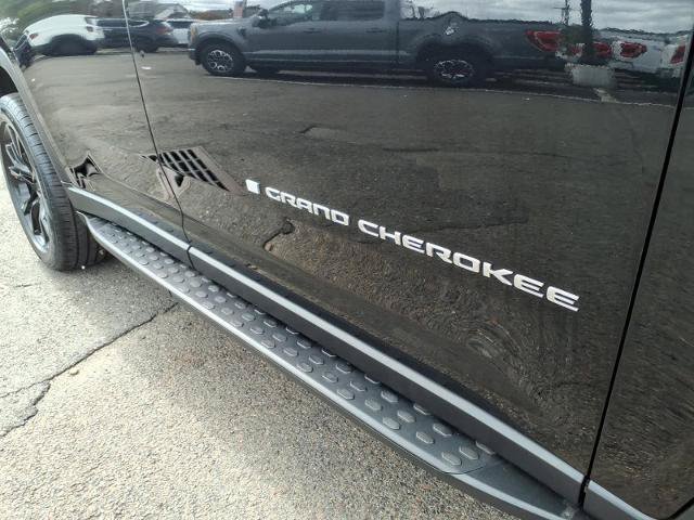 Used 2022 Jeep Grand Cherokee L Laredo w/ Luxury Tech Group I AWD/4WD image 10