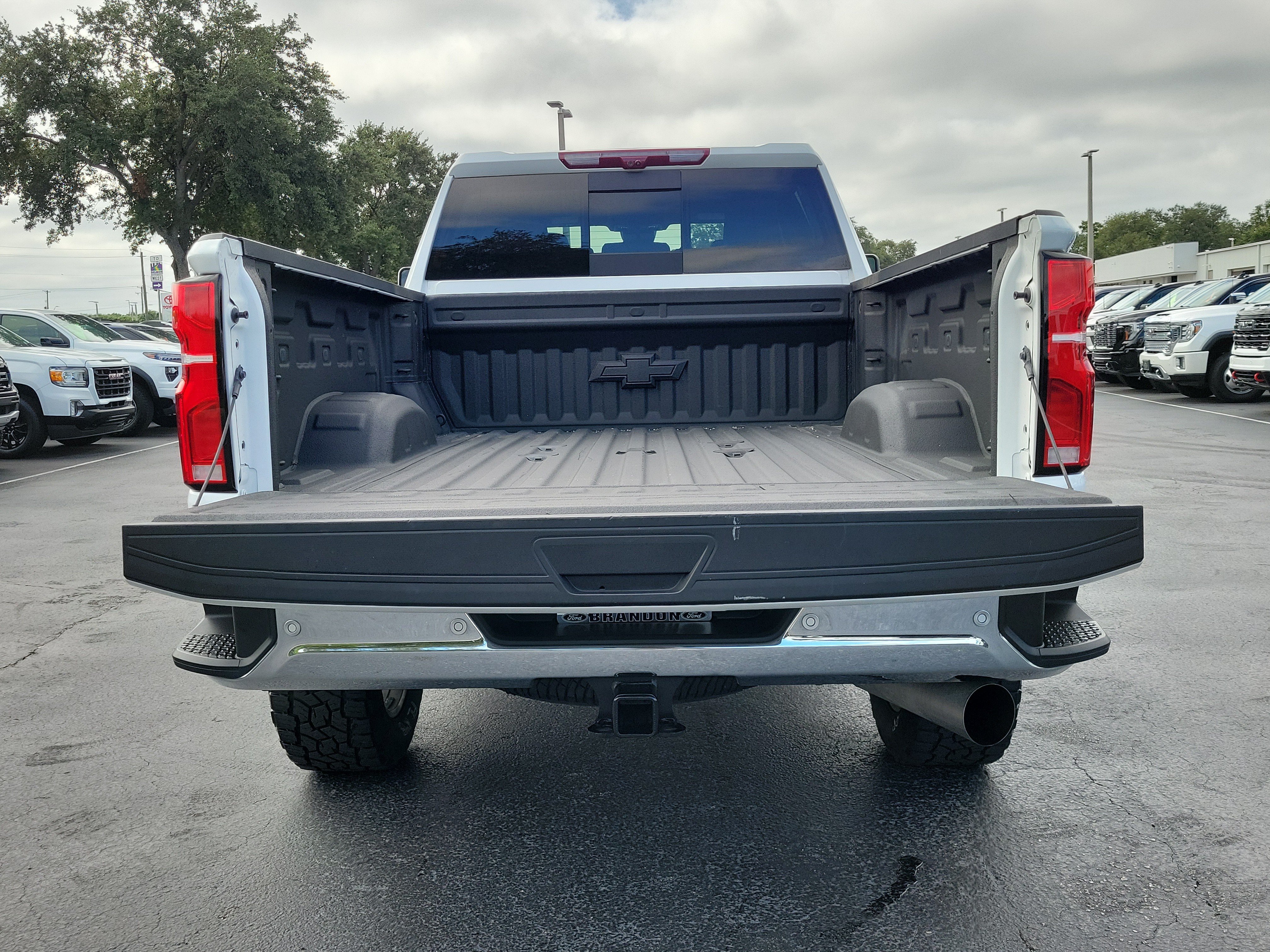 Used 2025 Chevrolet Silverado 2500 LTZ w/ LTZ Premium Package AWD/4WD image 10