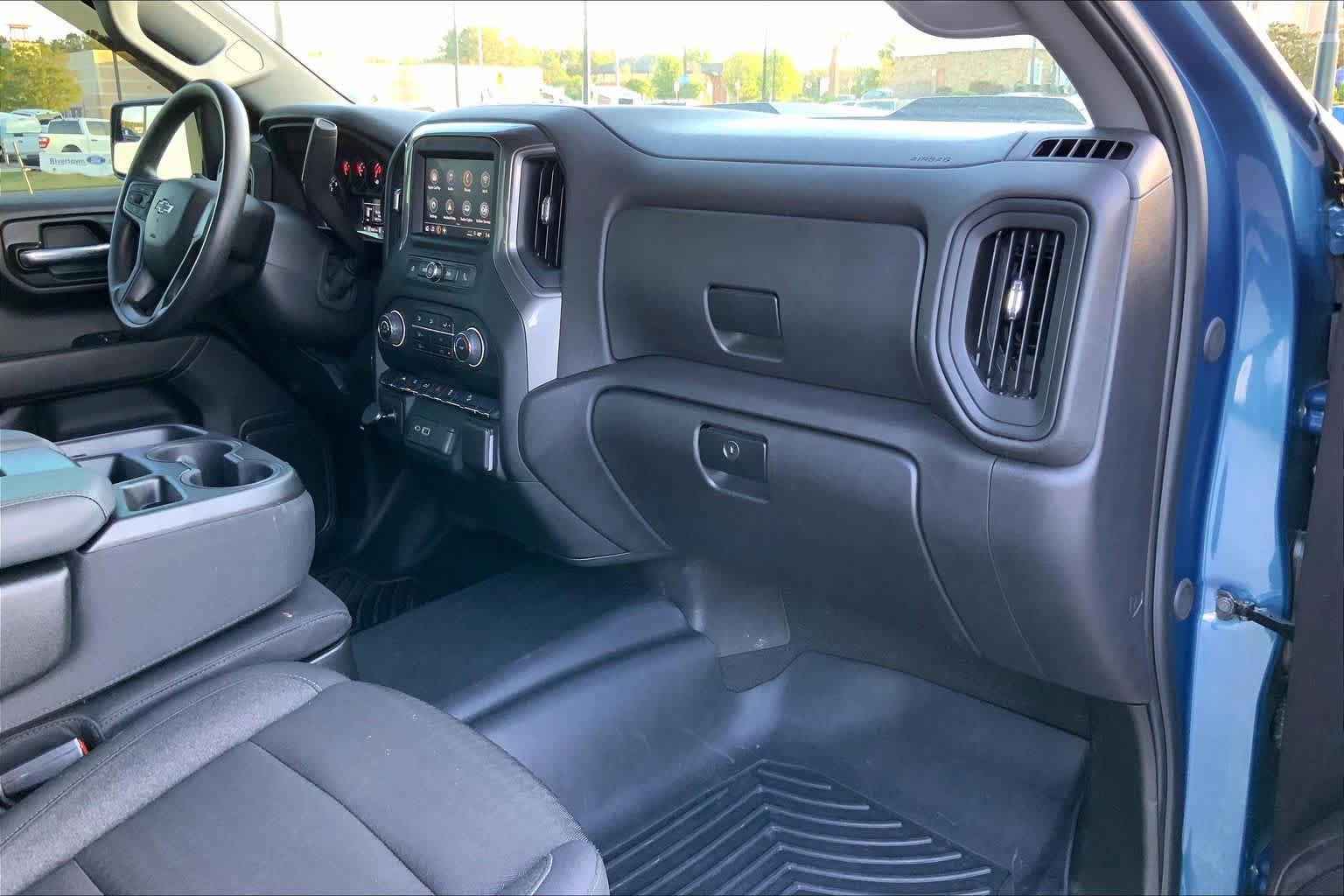 Used 2024 Chevrolet Silverado 1500 Custom Trail Boss w/ Dark Appearance Package AWD/4WD image 17