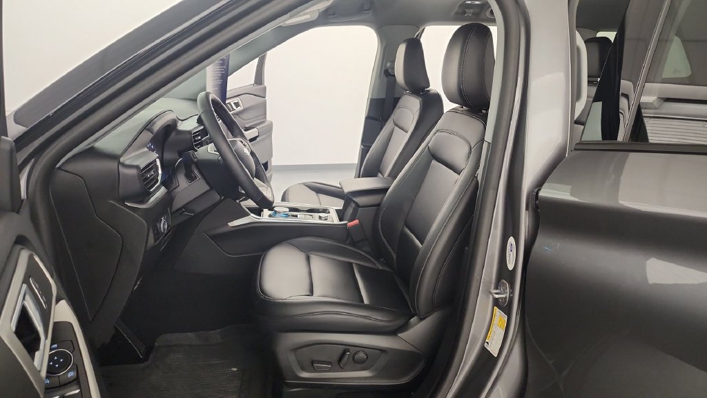 Certified 2024 Ford Explorer XLT w/ Equipment Group 202A AWD/4WD image 15