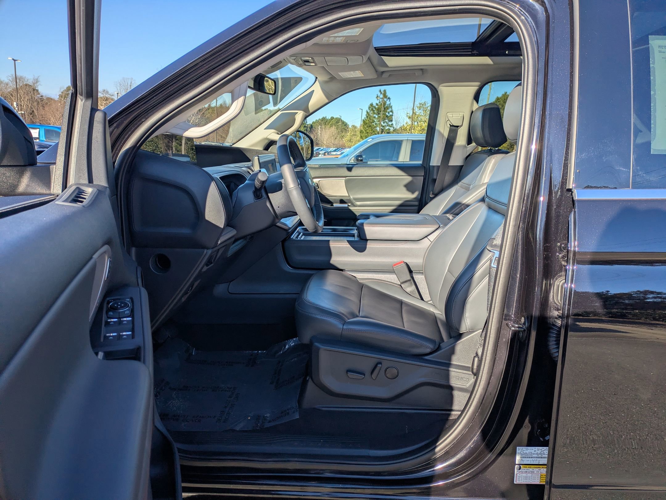 Certified 2025 Ford Expedition Active image 11