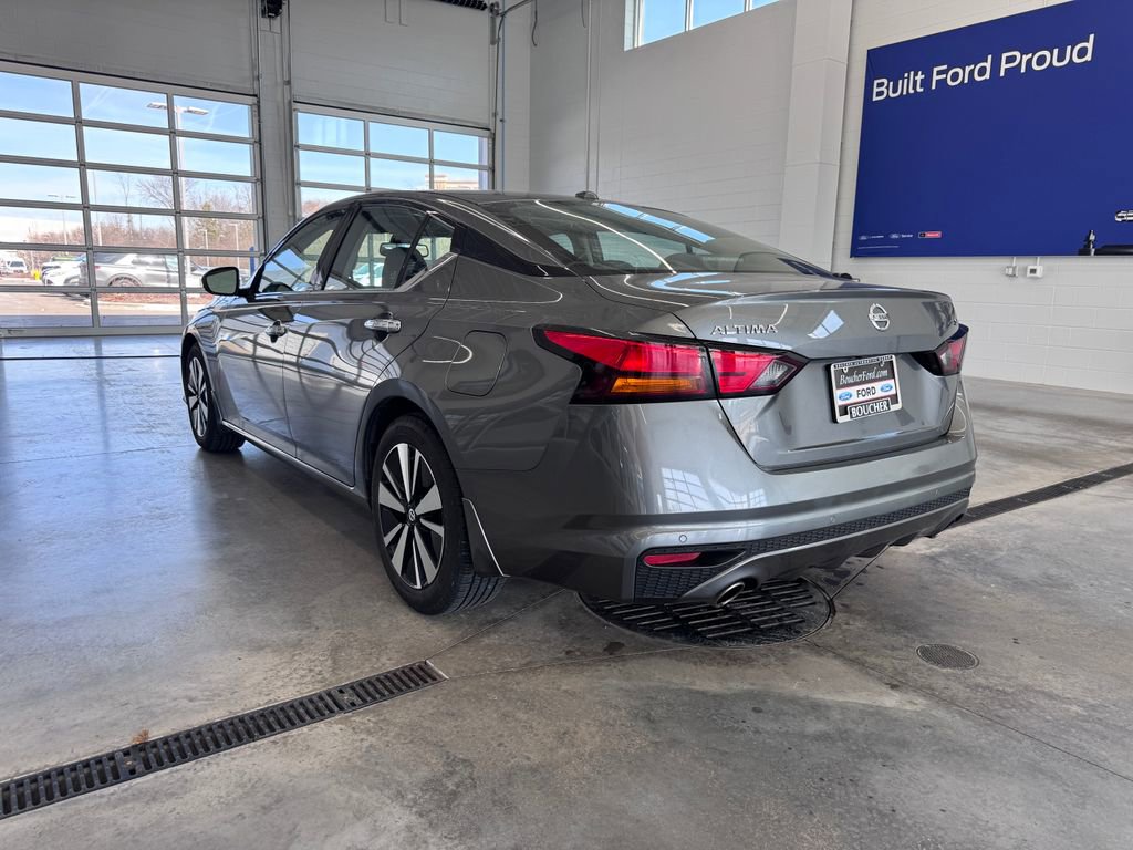 Used 2019 Nissan Altima 2.5 SV image 2