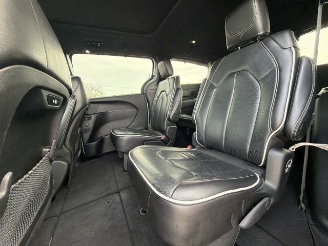 Used 2025 Chrysler Pacifica Limited FWD image 19