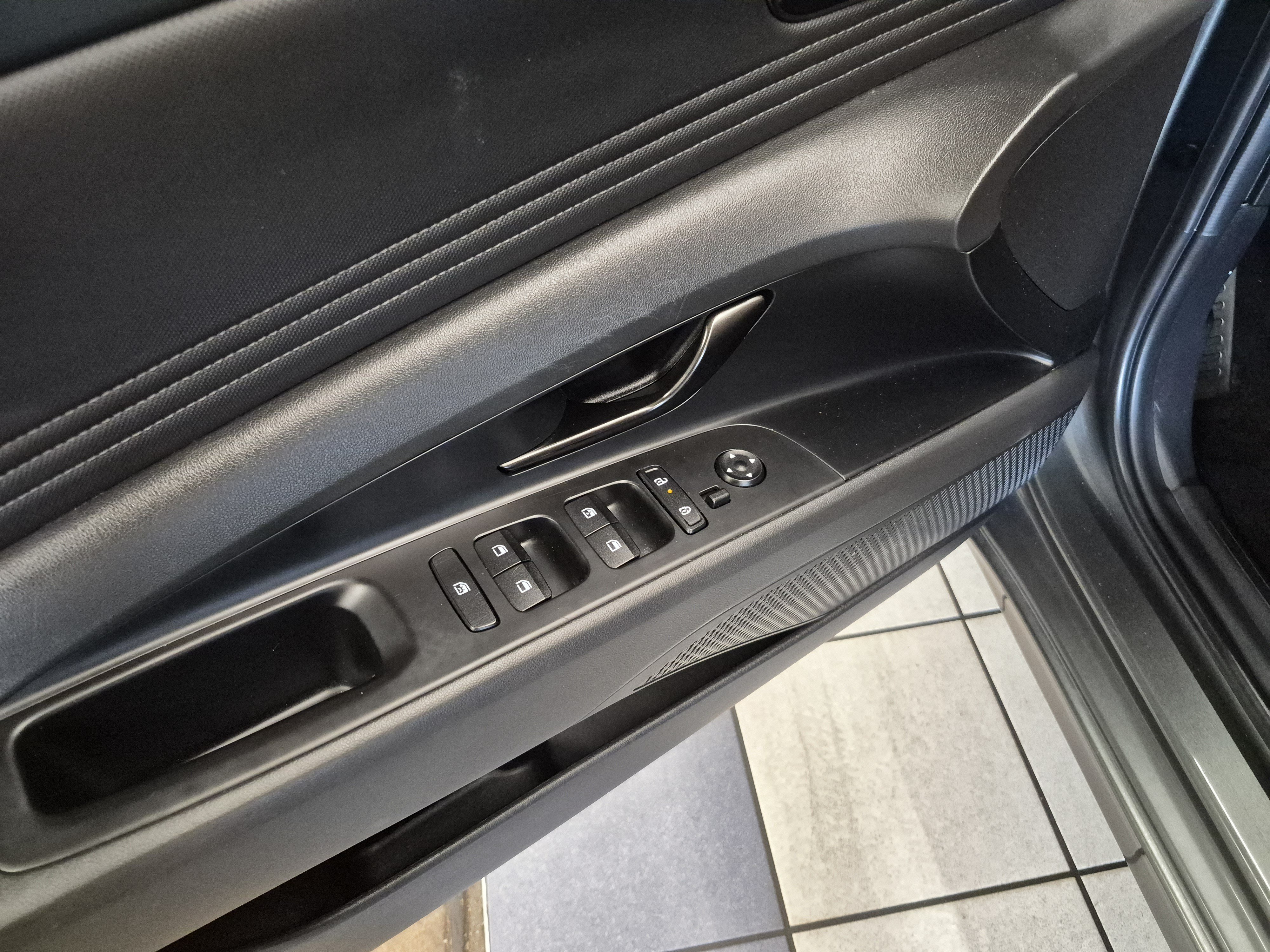 Used 2026 Hyundai Elantra Sport FWD image 13