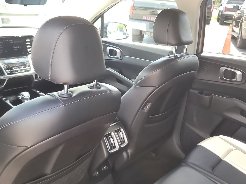 Used 2021 Kia Sorento S FWD image 9