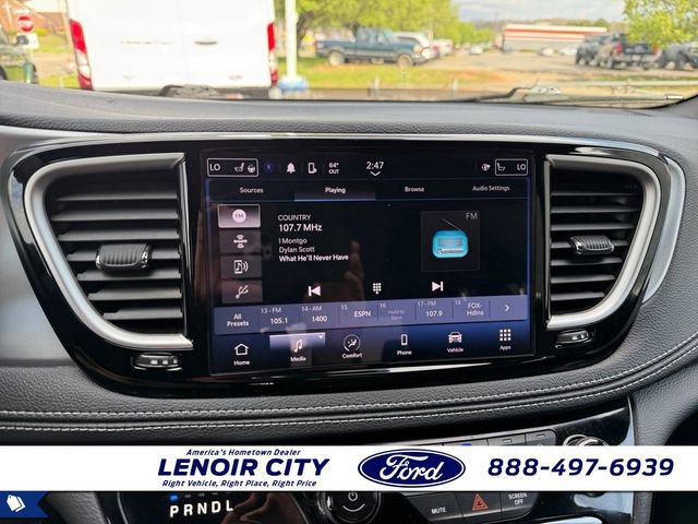 Used 2023 Chrysler Pacifica Touring-L w/ S Appearance Package image 23