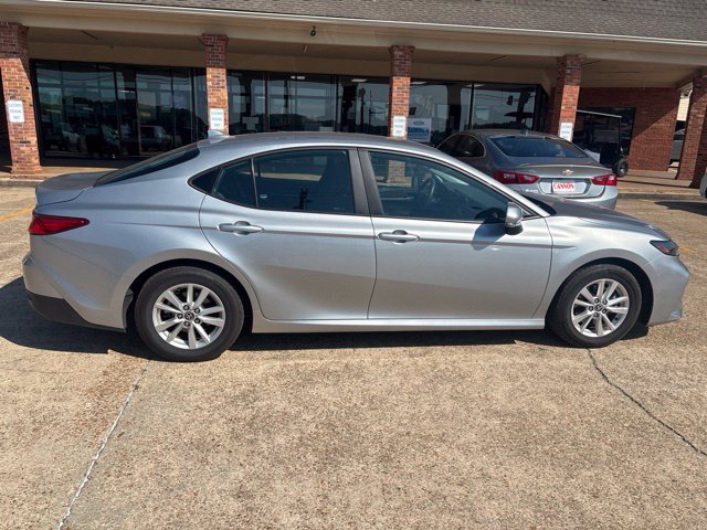Used 2025 Toyota Camry LE FWD image 6